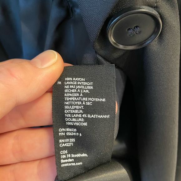 COS wool black blazer with gathered details - Picture 10 of 15